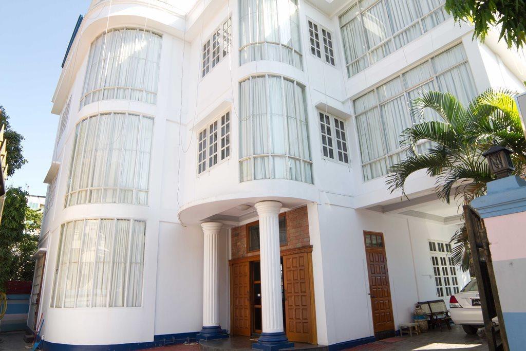 Majesty Hotel Янгон Экстерьер фото