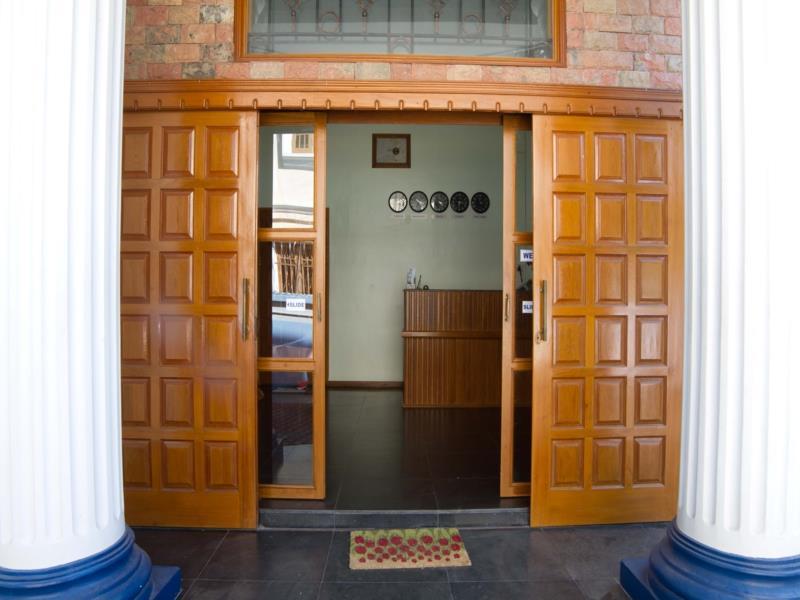 Majesty Hotel Янгон Экстерьер фото